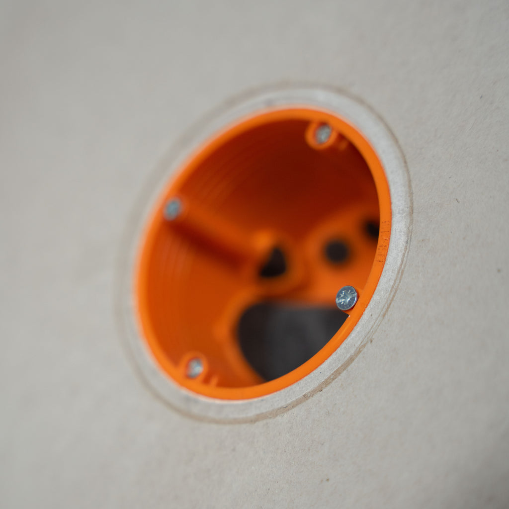 Unterputzdose mit versektem Lochrand Lochmichel