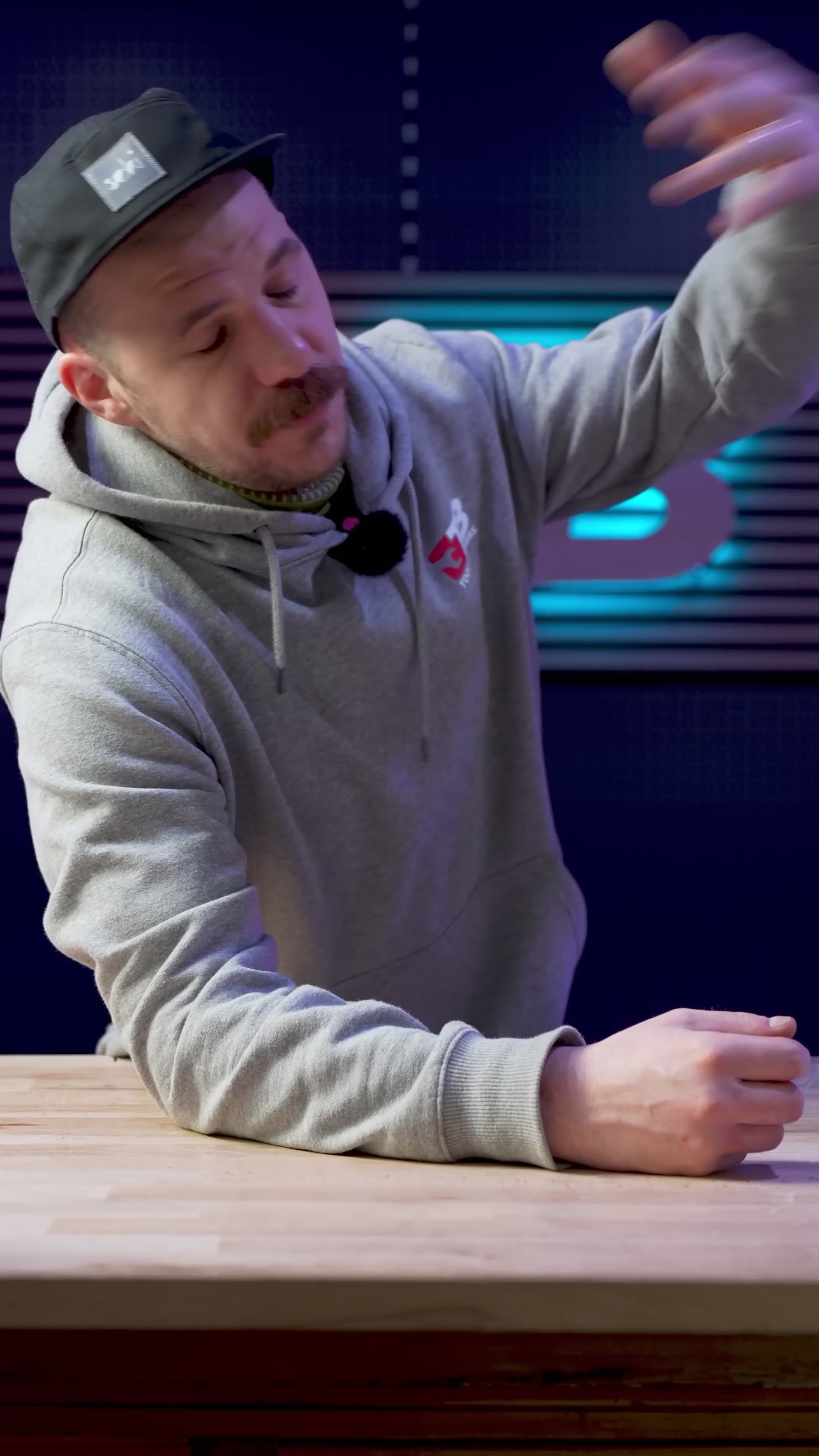 ToolBrothers testen den Lochmichel – Aufnahme für Lochsägen mit patentierter Auswurffunktion. Schneller Kernauswurf und saubere Ergebnisse im Profi-Einsatz.